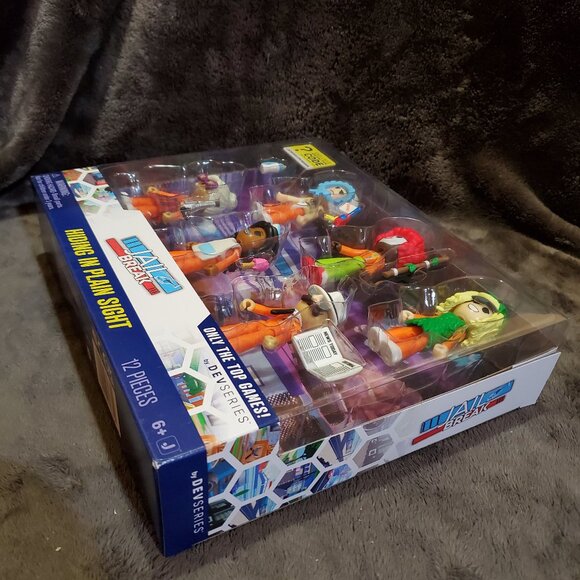 DevSeries Jailbreak Hiding In Plain Sight 6 Action Figures & Virtual Item Code - Picture 5 of 8